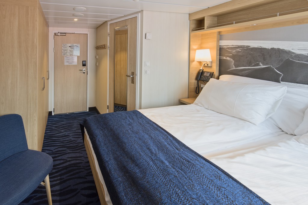 Hurtigruten MS Spitsbergen Arctic Superior for 2 travellers b.jpg
